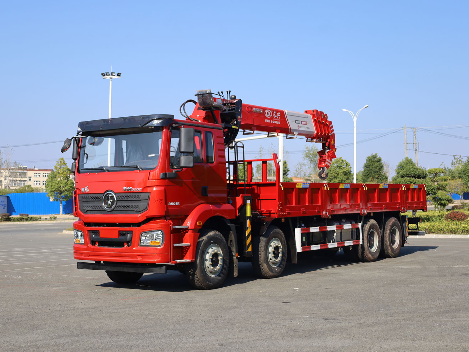 陜汽德龍新M3000駕駛室前四后八上裝長興14噸直臂式吊機