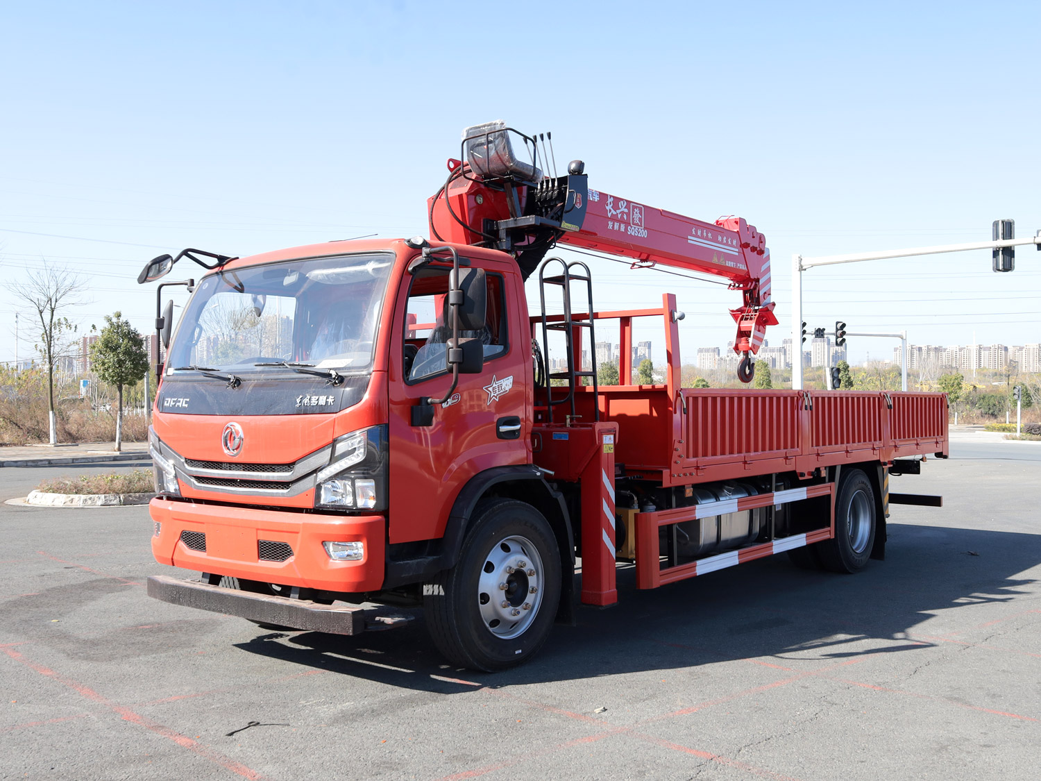 東風多利卡D8單排上裝長興發財8噸直臂式吊機