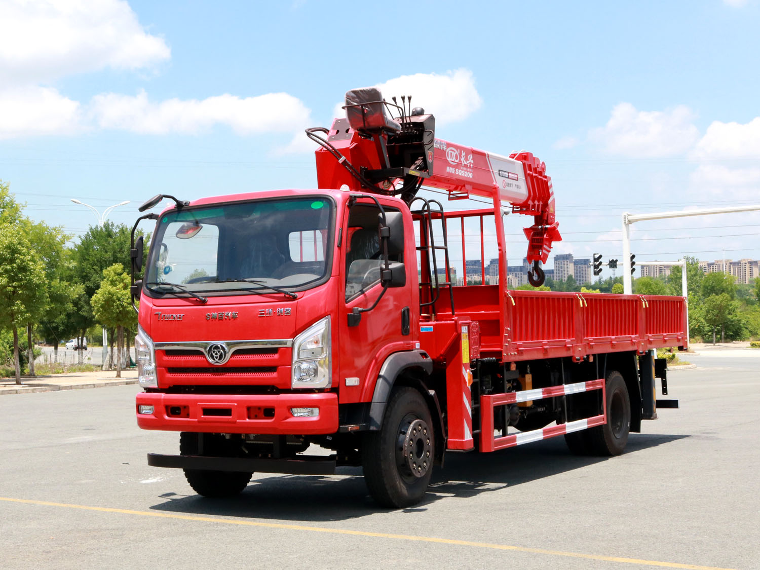 三環(huán)創(chuàng)客單排上裝長興質(zhì)尊版8噸直臂式吊機