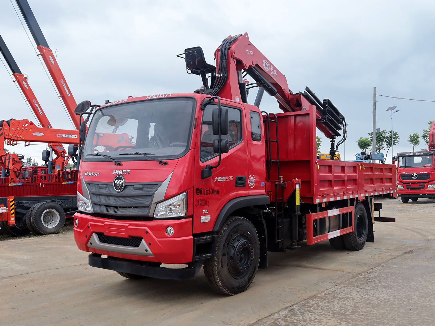 福田瑞沃排半上裝長興6.3噸折臂吊機（帶抓木器）