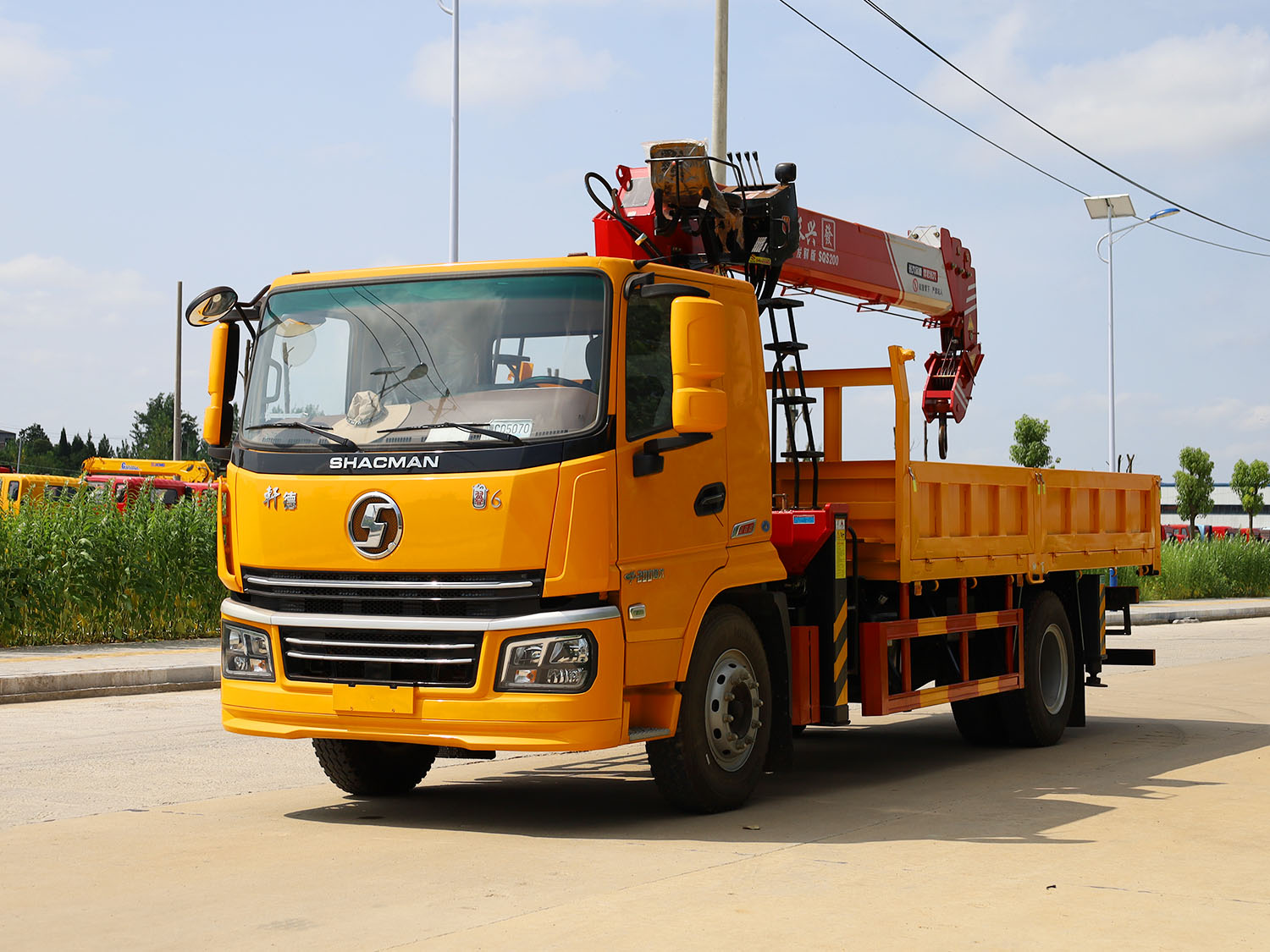 陜汽軒德翼6排半上裝長興發財版8噸直臂式吊機