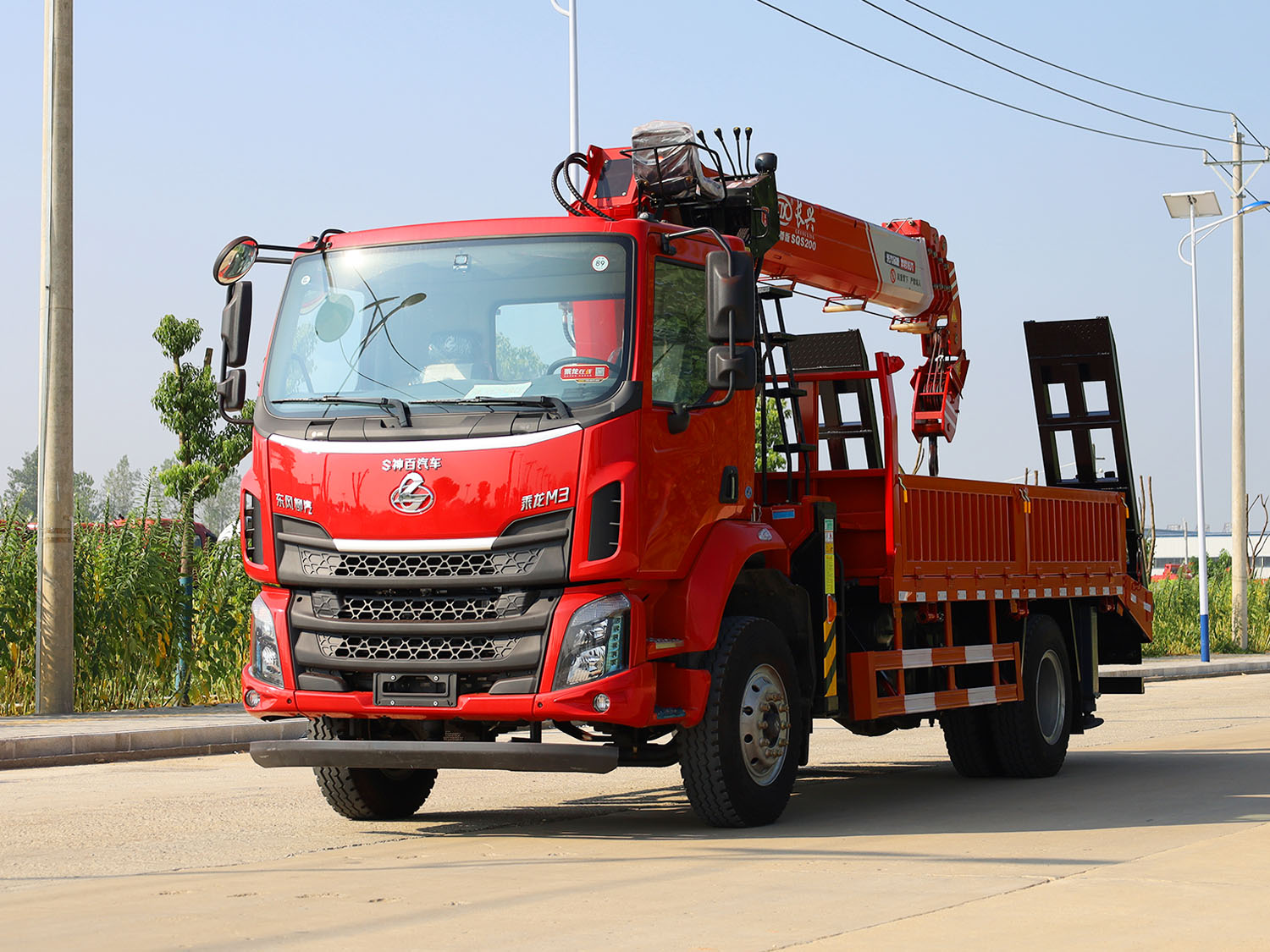 東風柳汽乘龍M3單排上裝長興質(zhì)尊版8噸直臂式吊機（帶爬梯）