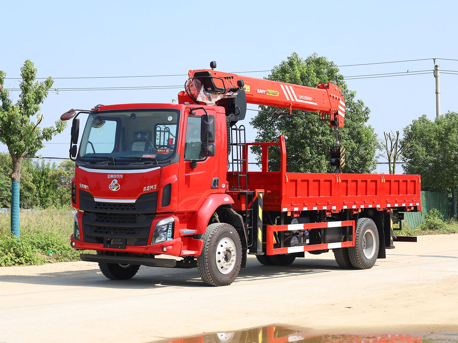 東風柳汽乘龍M3單排上裝三一10噸直臂式吊機