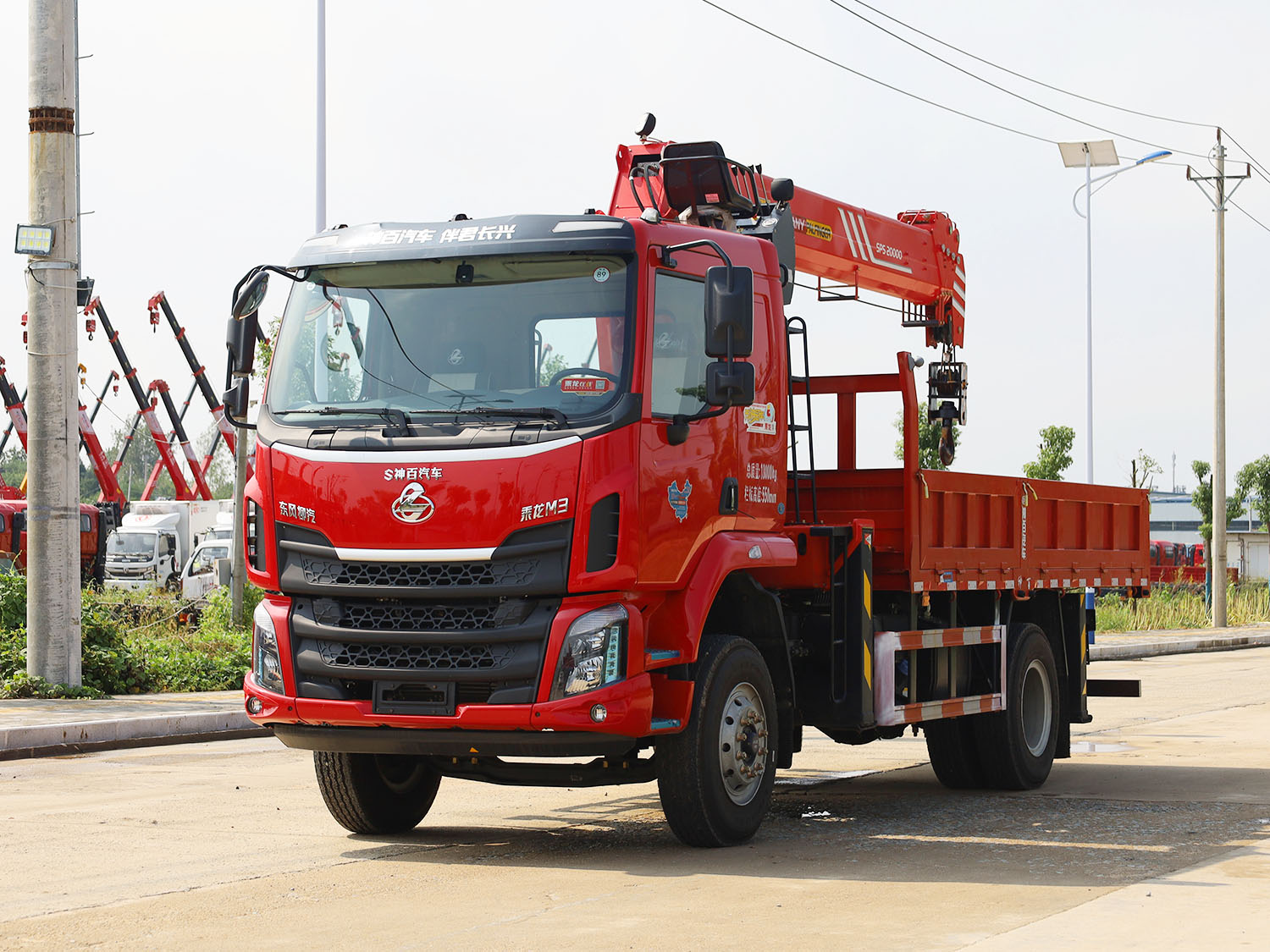 東風柳汽乘龍M3排半上裝三一8噸直臂式吊機（短軸距）