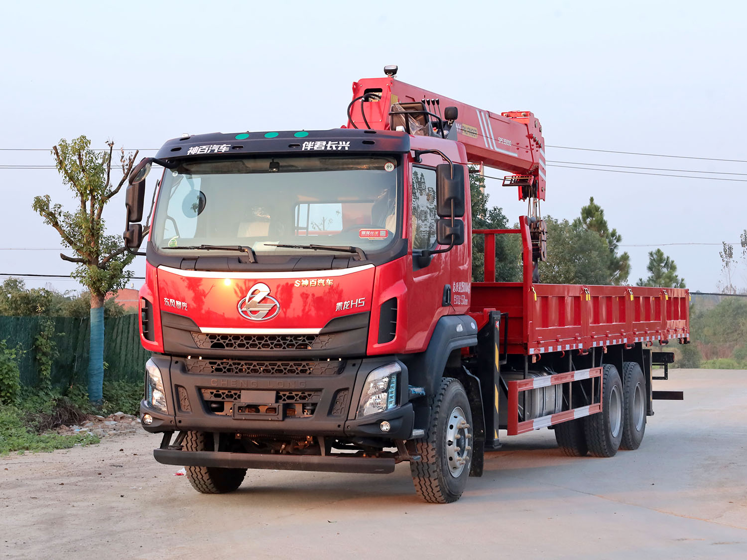 東風柳汽乘龍H5后雙橋上裝三一14噸直臂式吊機