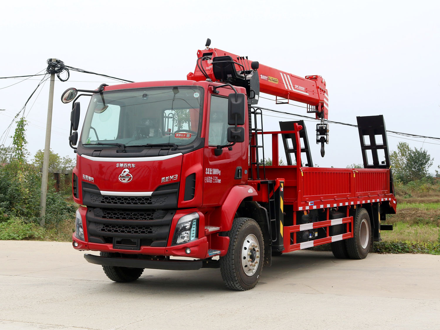 柳汽乘龍M3單排上裝三一8噸直臂式吊機（帶爬梯）