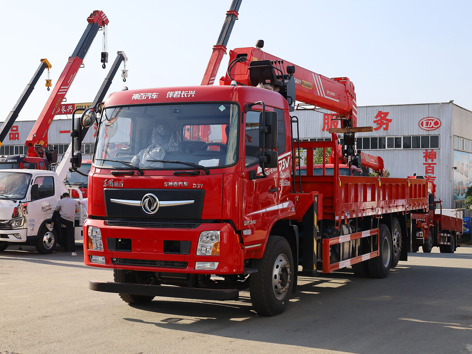 東風暢行D3V后提升橋上裝三一12噸直臂式吊機