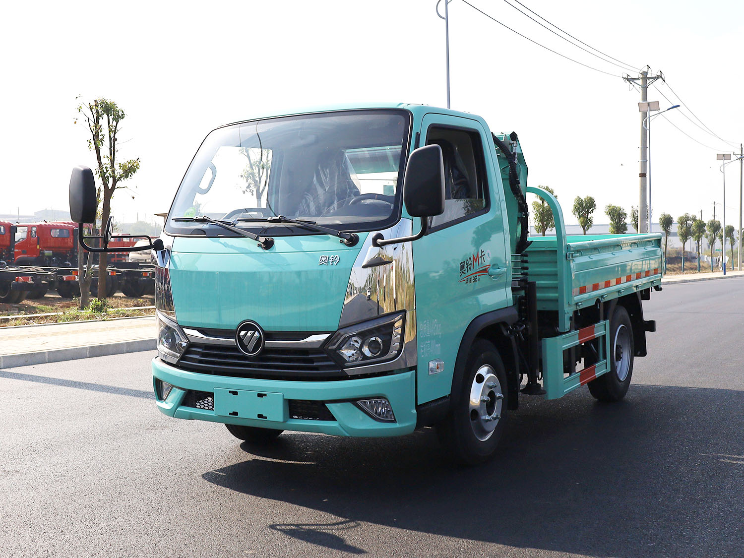 福田奧鈴M卡上裝長興2噸折臂式吊機（油缸外置）