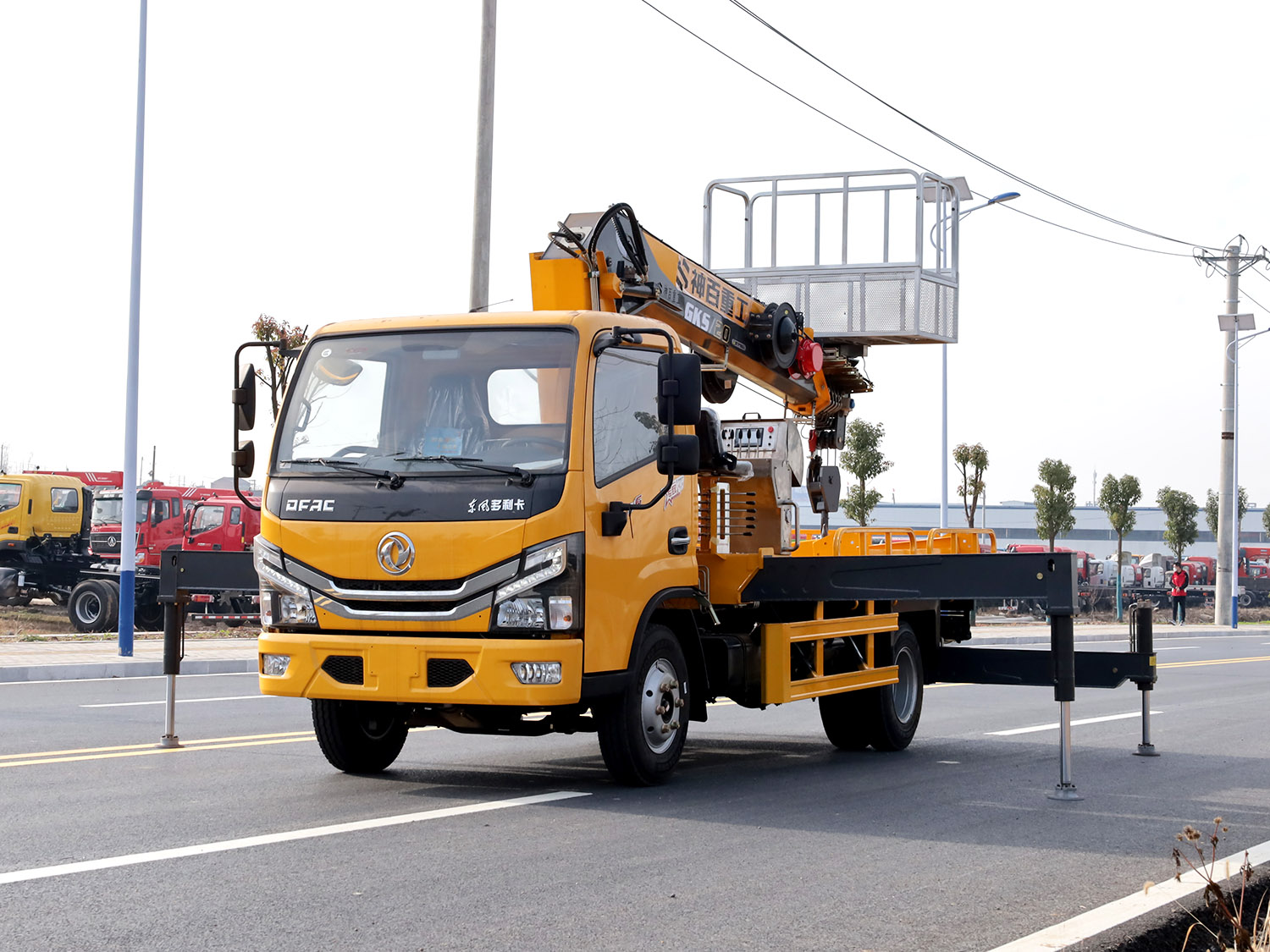 東風多利卡D6上裝長興5噸直臂式吊機（帶高空作業功能，升級版）