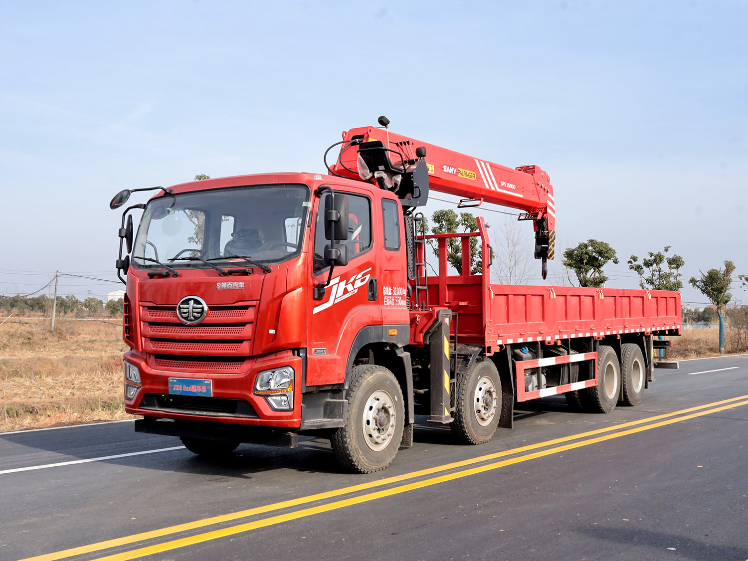 解放JK6前四后八上裝三一14噸直臂式吊機