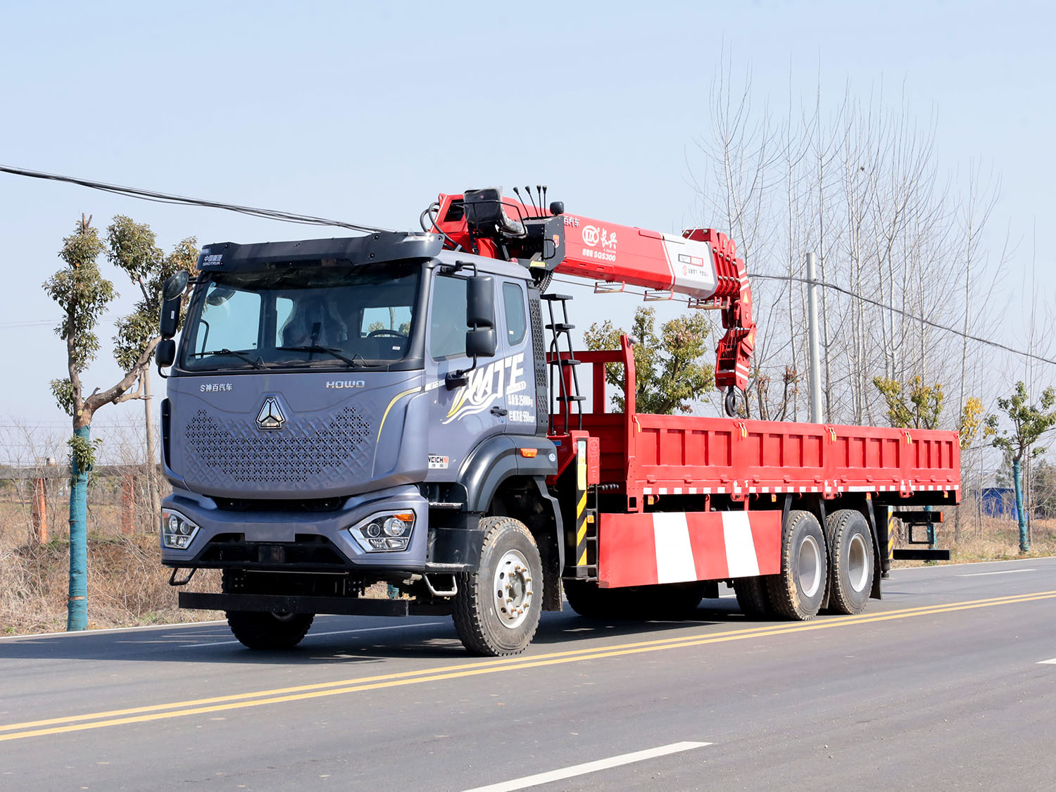 重汽豪沃后雙橋上裝長興質尊版12噸直臂式吊機
