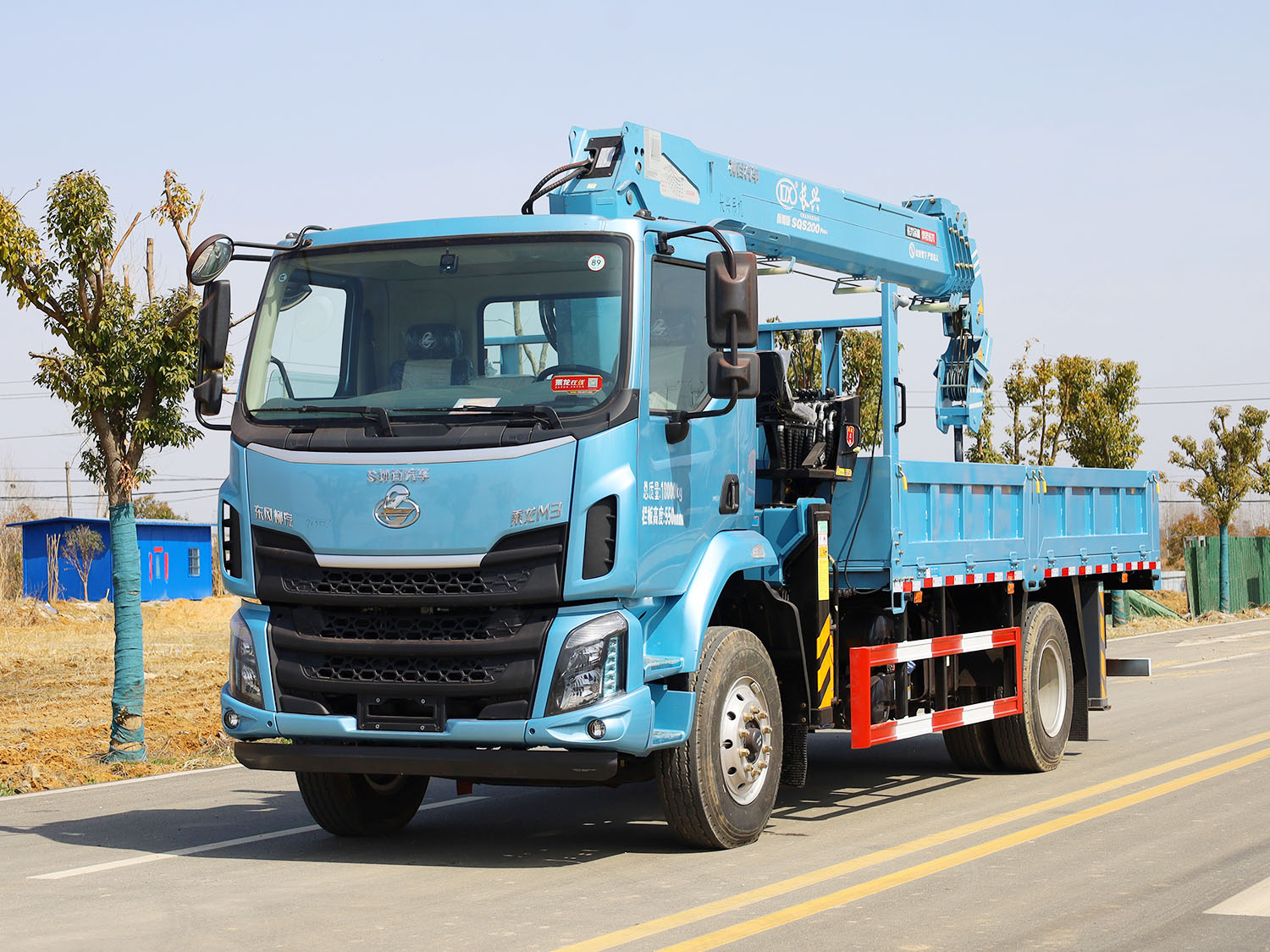 東風柳汽乘龍M3單排上裝長興質尊版8噸直臂式吊機（pro+，六條腿，中操）