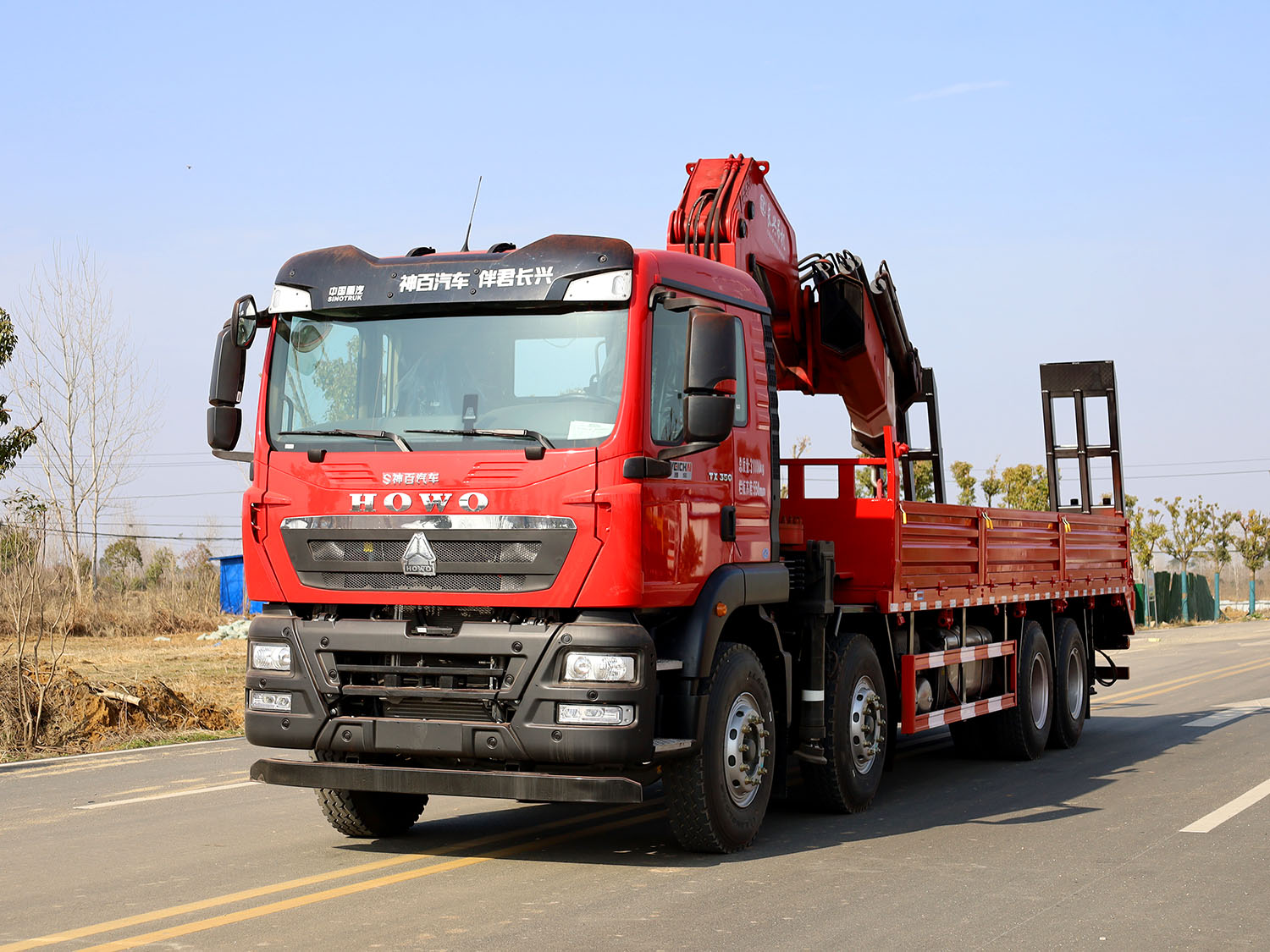 重汽豪沃前四后八上裝長興25噸折臂式吊機（帶爬梯）