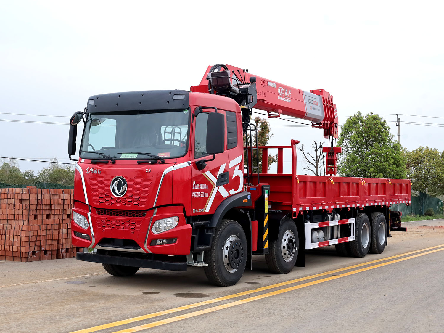 東風暢行X3前四后八上裝長興16噸直臂式吊機