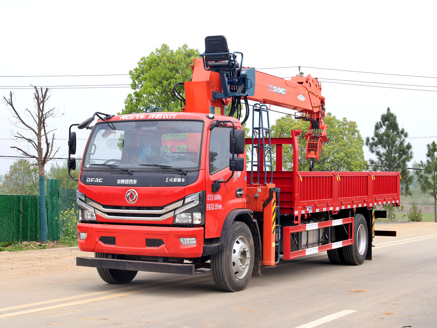 東風多利卡D8單排上裝石煤8噸直臂吊機（六節臂）