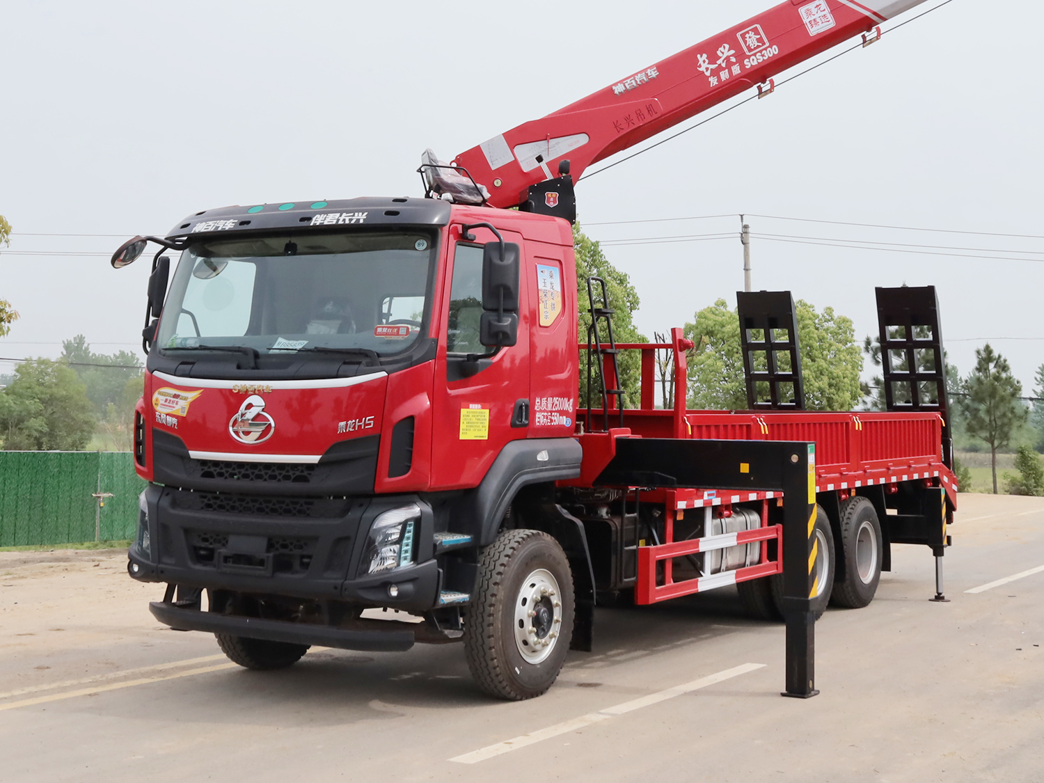 東風柳汽乘龍H5后八輪上裝長興發財版12噸直臂式吊機（帶爬梯）