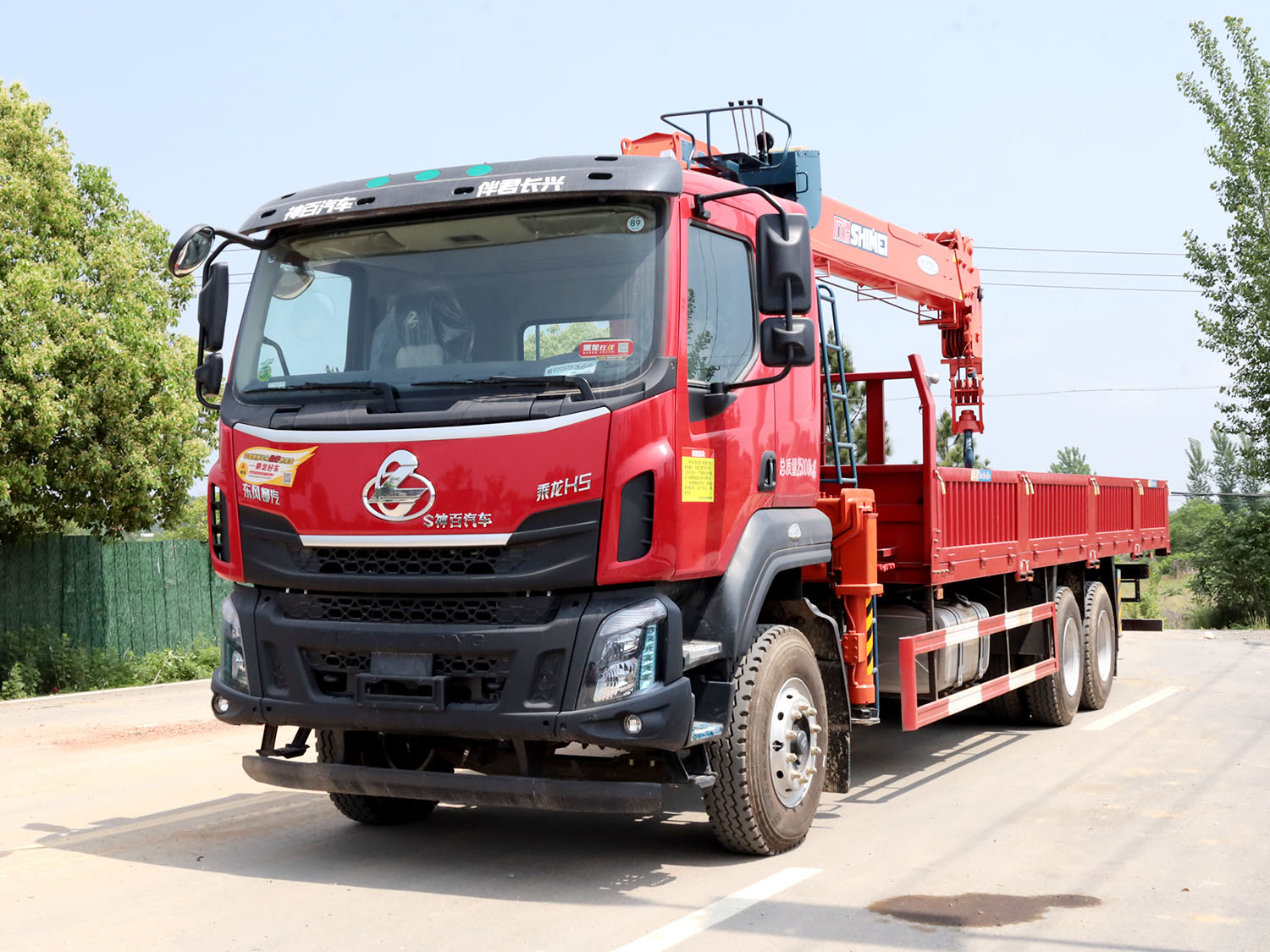 東風柳汽乘龍H5后八輪上裝石煤14噸直臂式吊機