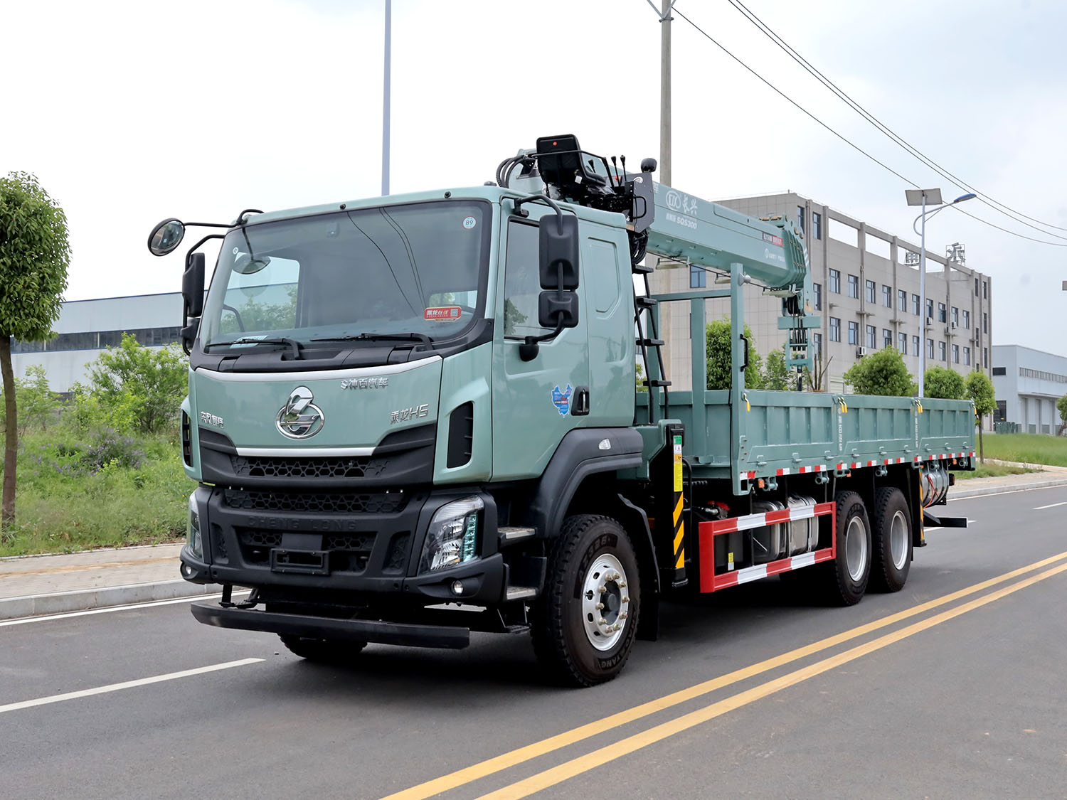 東風柳汽乘龍H5后雙橋上裝長興質尊版12噸直臂式吊機（pro+）