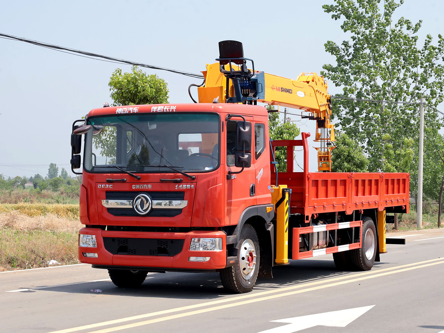 東風多利卡D9排半上裝石煤8噸直臂式吊機（六節臂）