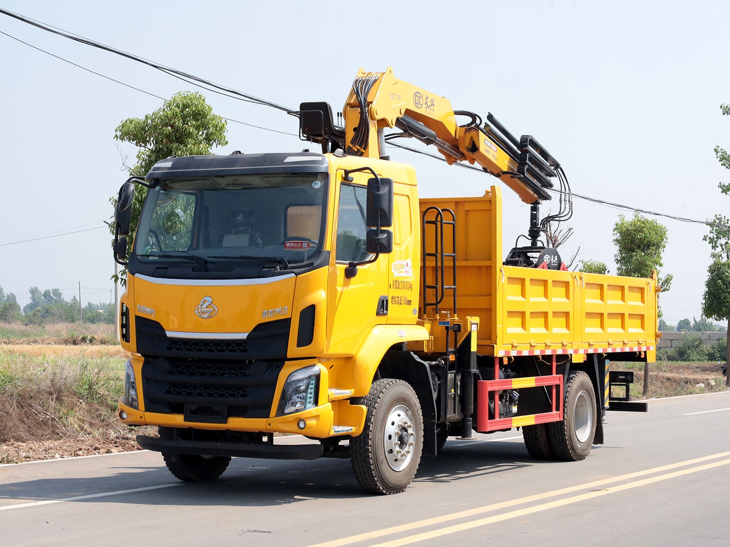 東風柳汽乘龍M3排半上裝長興6.3噸折臂（帶抓木器，帶自卸）