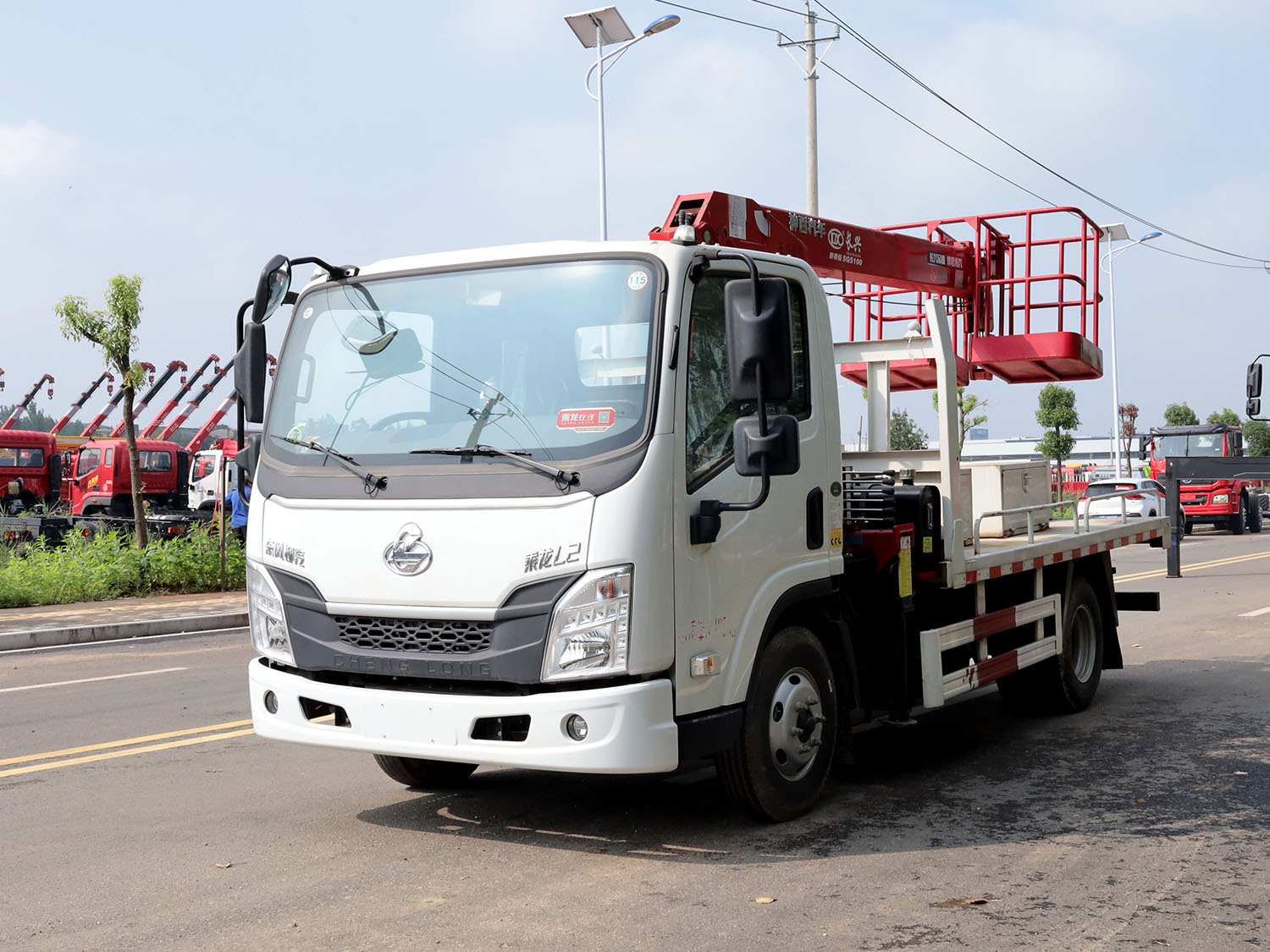 東風柳汽乘龍L2上裝長興4噸直臂式吊機（帶吊籃，藍牌）