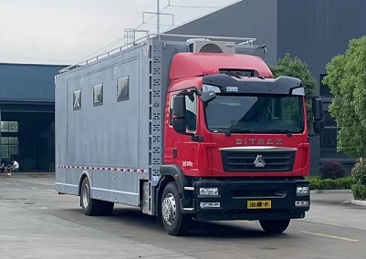 重汽24人宿營車