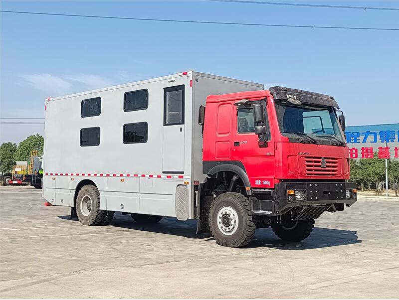 重汽短軸4人宿營車