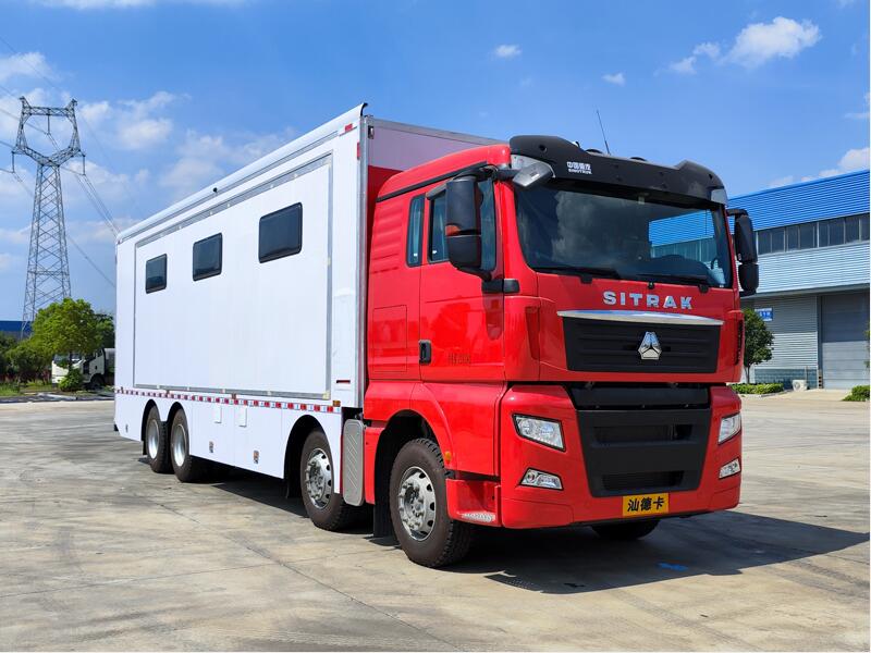 汕德卡前四后八餐車