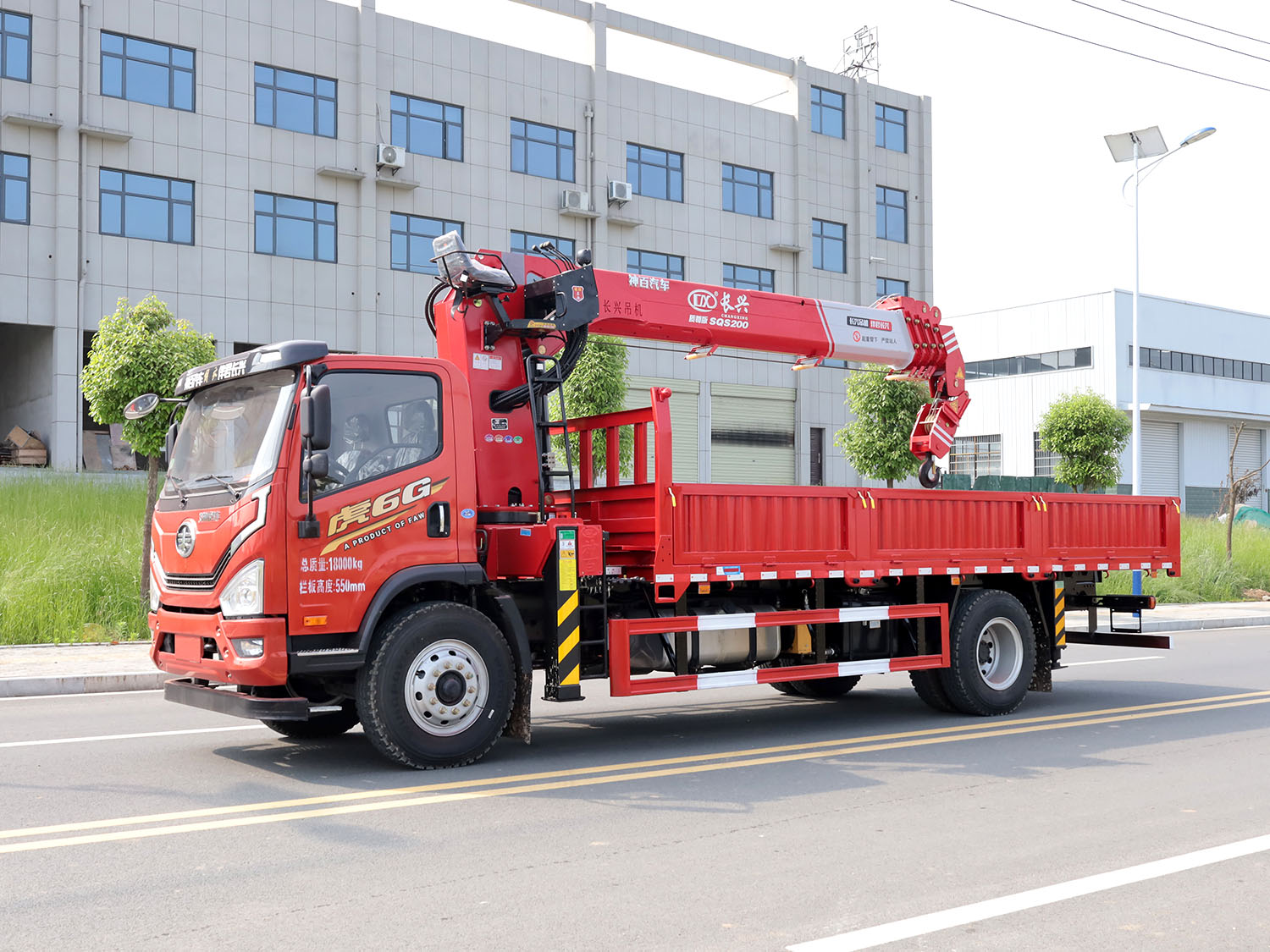 解放虎6G單排上裝長興質(zhì)尊版8噸直臂式吊機