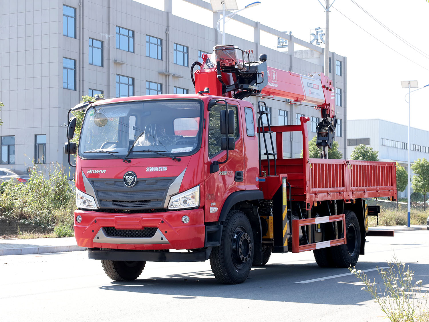 福田瑞沃排半上裝長(zhǎng)興發(fā)財(cái)版8噸直臂式吊機(jī)