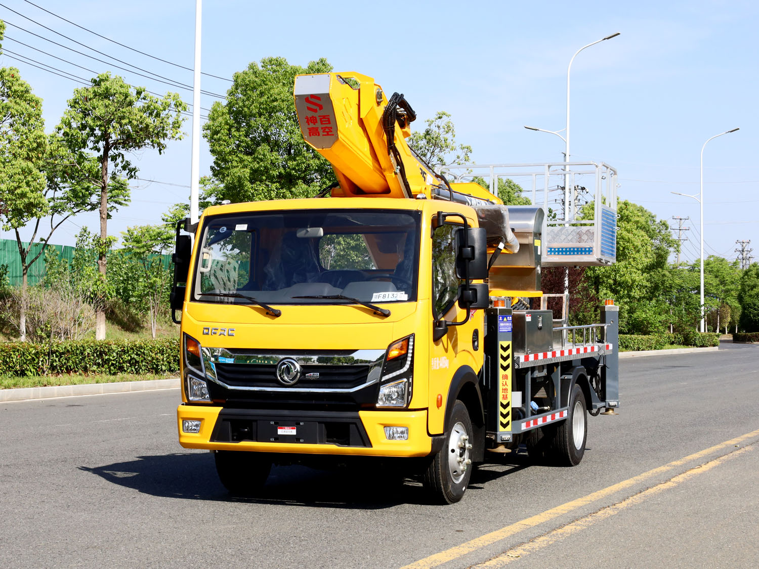 神百重工GKS35藍牌35米高空作業車（多利卡重載）