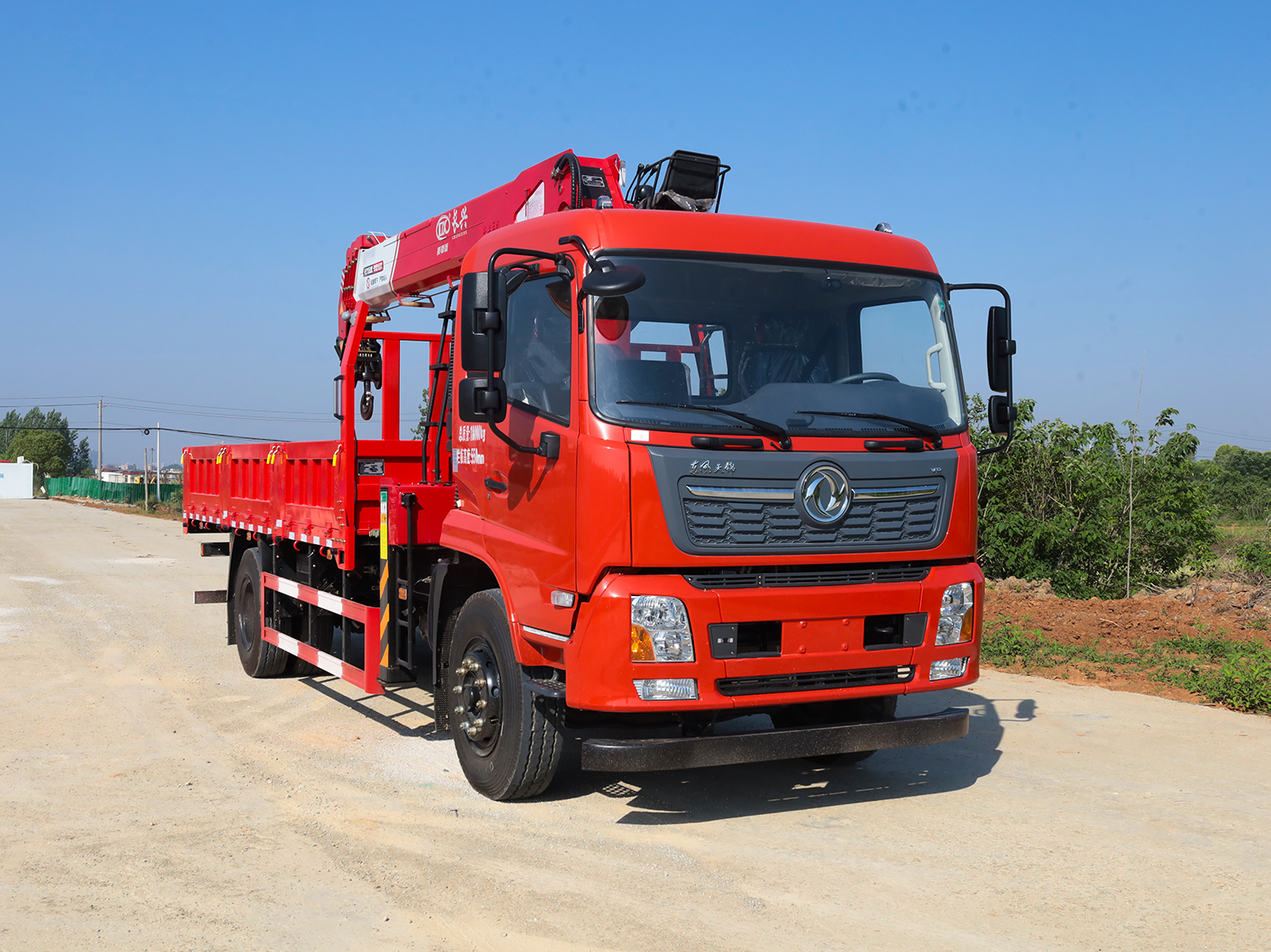 東風天錦單橋搭載長興8噸5節